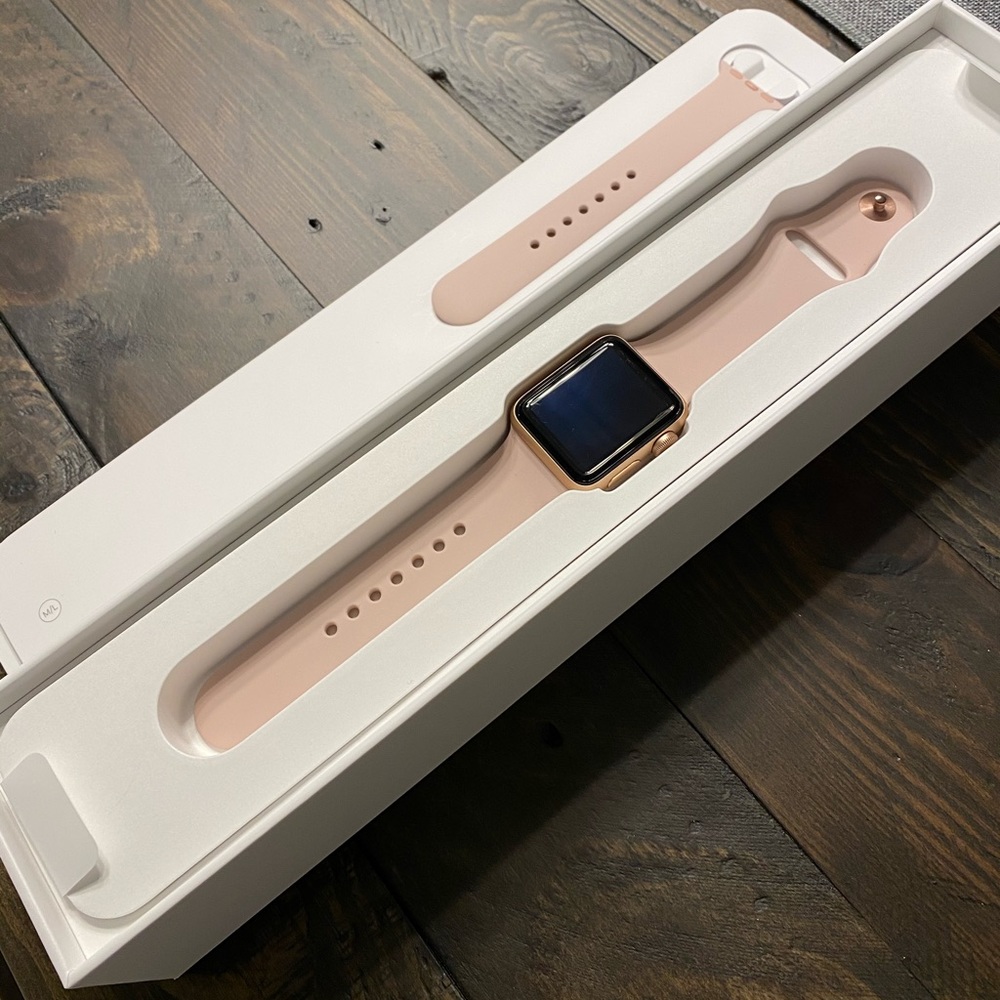 Apple Watch Series 3 38mm Rose Gold Aluminum